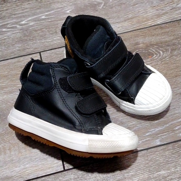 Converse black leather high top infant sneakers. Size 7 - Picture 2 of 10